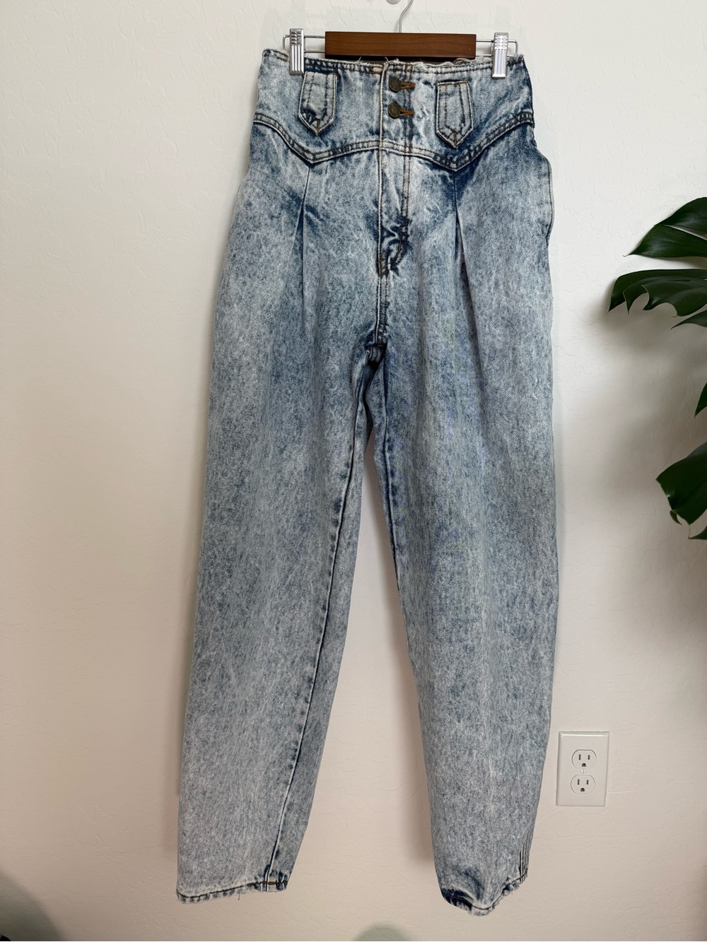 Vintage High-Rise Acid Wash Jeans in Light Blue 100% Cotton